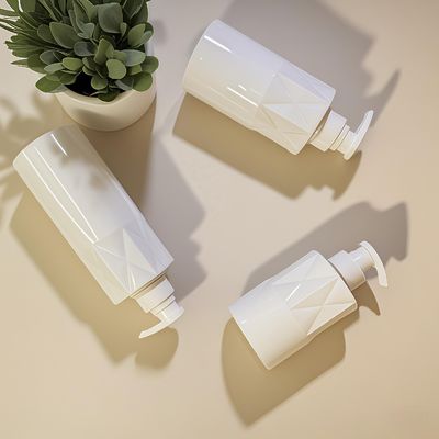 ガラスのような形状のPET化粧品ボトル、プッシュポンプ付き、カスタムロゴ、5000個MOQ、15～35日納期