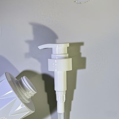 ガラスのような形状のPET化粧品ボトル、プッシュポンプ付き、カスタムロゴ、5000個MOQ、15～35日納期