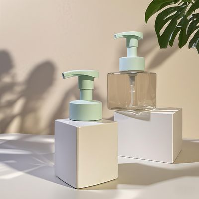 PET素材とプレスポンプと皮膚ケアパッケージングのためのスクエア化粧液ポンプボトル