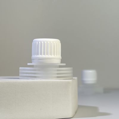 持ち運び可能で耐久性のある16mm PEプラスチックスクリューキャップ フリップトップスプート蓋付き 食品グレードの安全なリム 飲料 柔軟なパッケージ