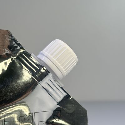 持ち運び可能で耐久性のある16mm PEプラスチックスクリューキャップ フリップトップスプート蓋付き 食品グレードの安全なリム 飲料 柔軟なパッケージ