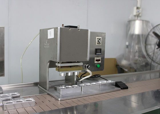 プラスチックPPの容器のシーリング フィルム900wの熱い出版物機械